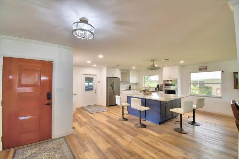 House in Frostproof, Florida 3 bedrooms, 169.27 sq.m. № 1915790 - photo 6