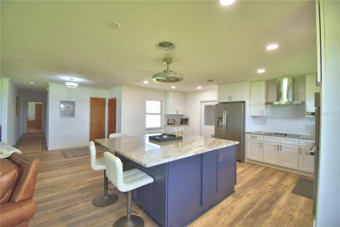 House in Frostproof, Florida 3 bedrooms, 169.27 sq.m. № 1915790 - photo 9