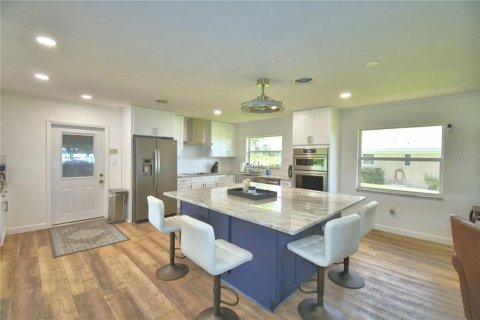 House in Frostproof, Florida 3 bedrooms, 169.27 sq.m. № 1915790 - photo 8