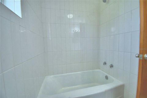 House in Frostproof, Florida 3 bedrooms, 169.27 sq.m. № 1915790 - photo 22