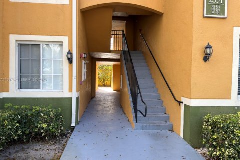 Copropriété à vendre à Miramar, Floride: 2 chambres, 90.77 m2 № 2050495 - photo 2