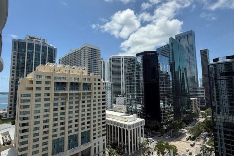 Condo in Miami, Florida, 2 bedrooms  № 1678960 - photo 1