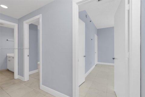 Condo in Miami, Florida, 2 bedrooms  № 1678960 - photo 25