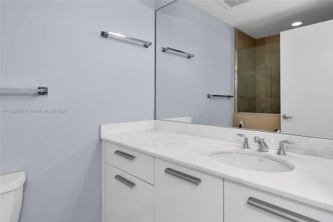 Condo in Miami, Florida, 2 bedrooms  № 1678960 - photo 26
