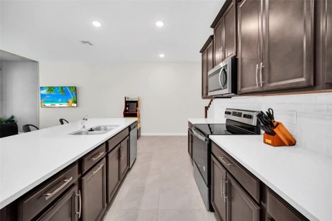 Adosado en venta en Kissimmee, Florida, 6 dormitorios, 213.12 m2 № 2266812 - foto 10