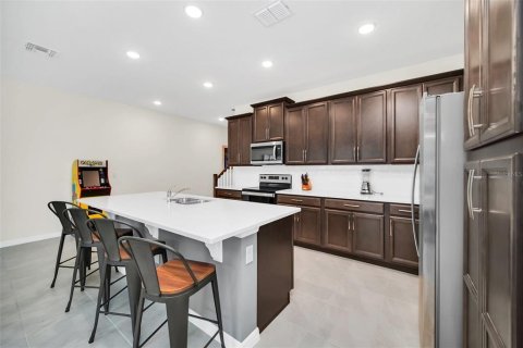 Adosado en venta en Kissimmee, Florida, 6 dormitorios, 213.12 m2 № 2266812 - foto 9