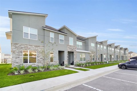 Adosado en venta en Kissimmee, Florida, 6 dormitorios, 213.12 m2 № 2266812 - foto 2