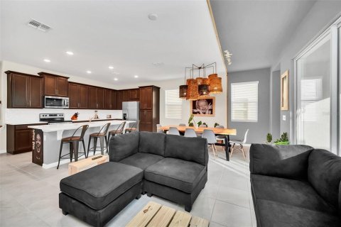 Adosado en venta en Kissimmee, Florida, 6 dormitorios, 213.12 m2 № 2266812 - foto 14