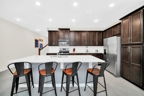 Adosado en venta en Kissimmee, Florida, 6 dormitorios, 213.12 m2 № 2266812 - foto 8