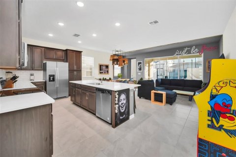 Adosado en venta en Kissimmee, Florida, 6 dormitorios, 213.12 m2 № 2266812 - foto 5