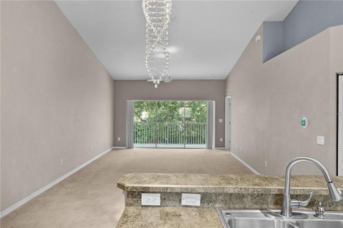 Condo in Oxford, Florida, 2 bedrooms  № 1866248 - photo 8