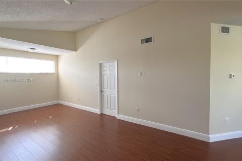 Condominio en alquiler en Oakland Park, Florida, 1 dormitorio, 78.41 m2 № 2026060 - foto 15