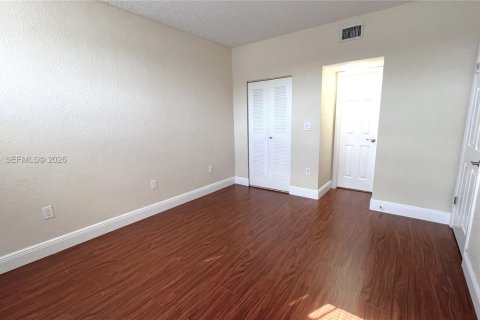 Condominio en alquiler en Oakland Park, Florida, 1 dormitorio, 78.41 m2 № 2026060 - foto 11
