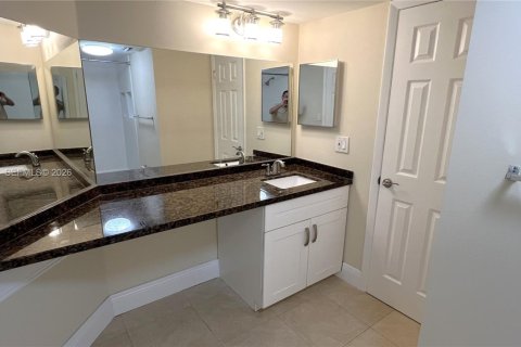 Condominio en alquiler en Oakland Park, Florida, 1 dormitorio, 78.41 m2 № 2026060 - foto 4