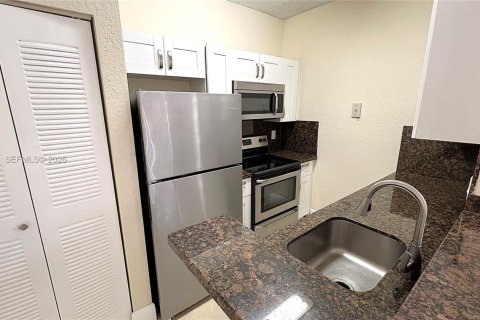 Condominio en alquiler en Oakland Park, Florida, 1 dormitorio, 78.41 m2 № 2026060 - foto 6