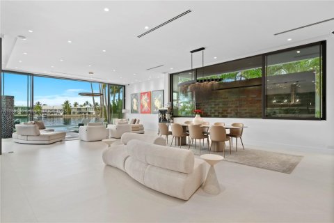 Villa ou maison à louer à Miami Beach, Floride: 5 chambres, 472.69 m2 № 1787261 - photo 14