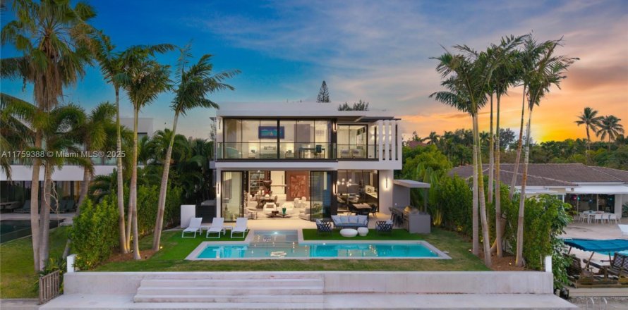 Villa ou maison à Miami Beach, Floride 5 chambres, 472.69 m2 № 1787261