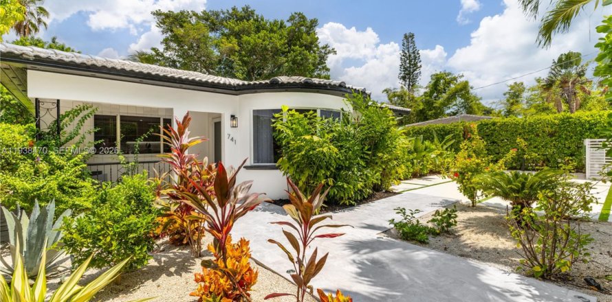 Дом в Майами, Флорида 3 спальни, 173.54м2 № 1996022