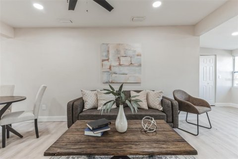 Casa en venta en Saint Petersburg, Florida, 4 dormitorios, 137.59 m2 № 1846528 - foto 9