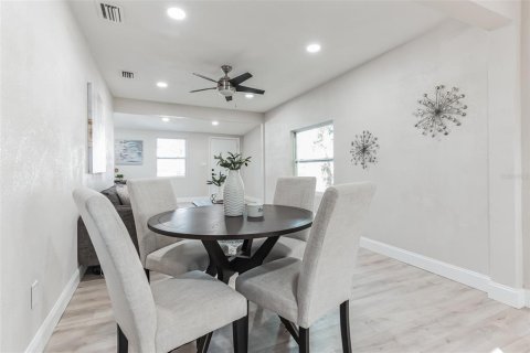Casa en venta en Saint Petersburg, Florida, 4 dormitorios, 137.59 m2 № 1846528 - foto 5