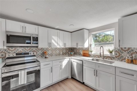 Casa en venta en Saint Petersburg, Florida, 4 dormitorios, 137.59 m2 № 1846528 - foto 14