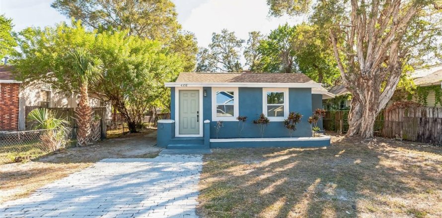 House in Saint Petersburg, Florida 4 bedrooms, 137.59 sq.m. № 1846528