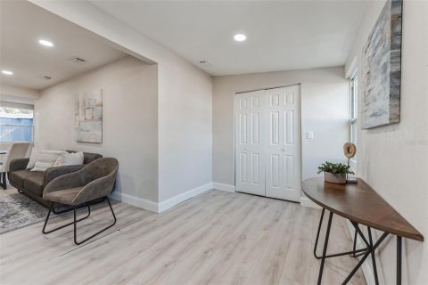 Casa en venta en Saint Petersburg, Florida, 4 dormitorios, 137.59 m2 № 1846528 - foto 10