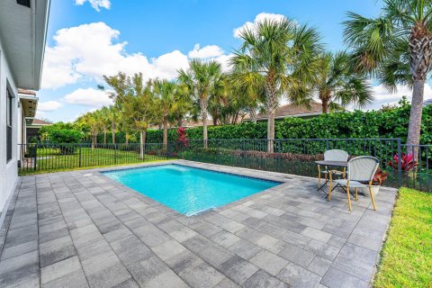 House in Westlake, Florida 2 bedrooms, 155.8 sq.m. № 2268609