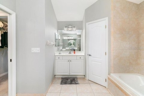 Casa en venta en Titusville, Florida, 4 dormitorios, 206.71 m2 № 2266912 - foto 30