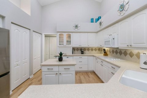 Casa en venta en Titusville, Florida, 4 dormitorios, 206.71 m2 № 2266912 - foto 15
