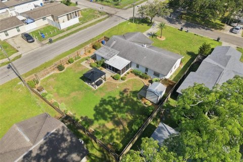House in Tampa, Florida 3 bedrooms, 108.51 sq.m. № 2306441 - photo 4