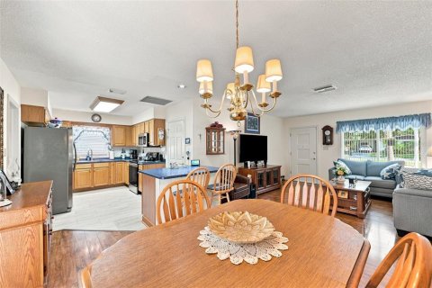 House in Tampa, Florida 3 bedrooms, 108.51 sq.m. № 2306441 - photo 9