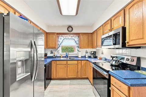 House in Tampa, Florida 3 bedrooms, 108.51 sq.m. № 2306441 - photo 10