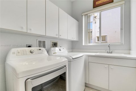 House in Wellington, Florida 5 bedrooms, 340.77 sq.m. № 1985706 - photo 28