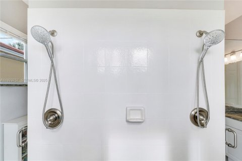 House in Wellington, Florida 5 bedrooms, 340.77 sq.m. № 1985706 - photo 27