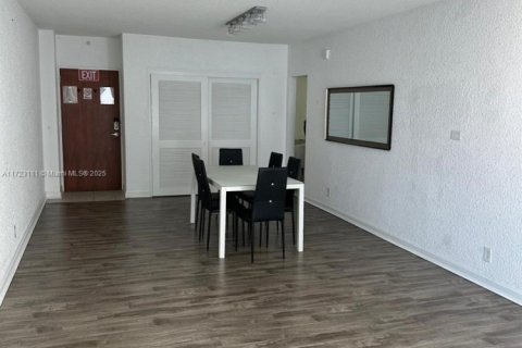 Condo in Hollywood, Florida, 1 bedroom  № 1863833 - photo 7