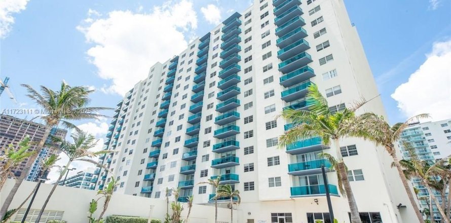Condo in Hollywood, Florida, 1 bedroom  № 1863833