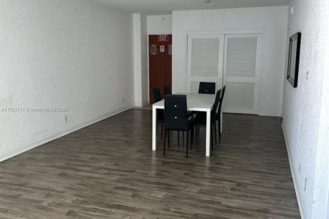 Condo in Hollywood, Florida, 1 bedroom  № 1863833 - photo 8