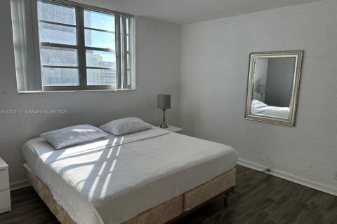 Condo in Hollywood, Florida, 1 bedroom  № 1863833 - photo 11