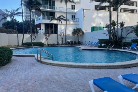 Condo in Hollywood, Florida, 1 bedroom  № 1863833 - photo 25