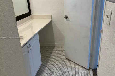 Condo in Hollywood, Florida, 1 bedroom  № 1863833 - photo 17