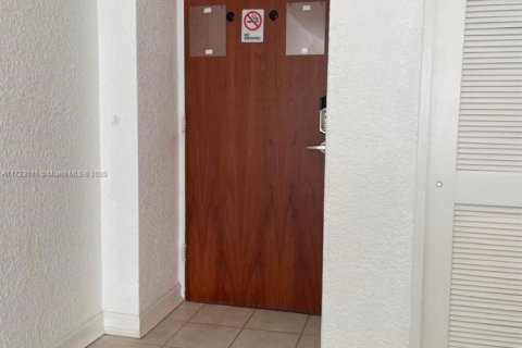 Condo in Hollywood, Florida, 1 bedroom  № 1863833 - photo 22