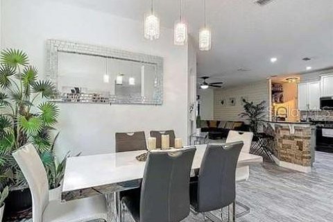 House in Kissimmee, Florida 5 bedrooms, 209.22 sq.m. № 2267064 - photo 4