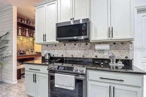 House in Kissimmee, Florida 5 bedrooms, 209.22 sq.m. № 2267064 - photo 3