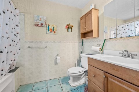 House in Pembroke Pines, Florida 4 bedrooms, 163.79 sq.m. № 2191936 - photo 15