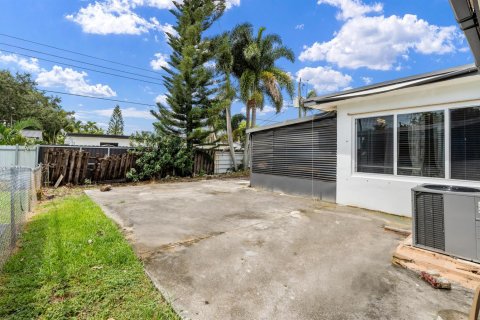 House in Pembroke Pines, Florida 4 bedrooms, 163.79 sq.m. № 2191936 - photo 23