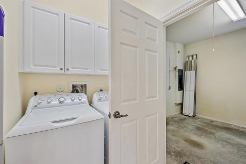 House in Jupiter, Florida 2 bedrooms, 111.48 sq.m. № 2242330 - photo 12