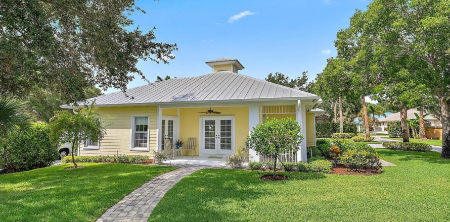 House in Jupiter, Florida 2 bedrooms, 111.48 sq.m. № 2242330