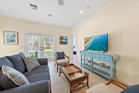 House in Jupiter, Florida 2 bedrooms, 111.48 sq.m. № 2242330 - photo 5