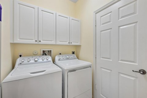 House in Jupiter, Florida 2 bedrooms, 111.48 sq.m. № 2242330 - photo 11